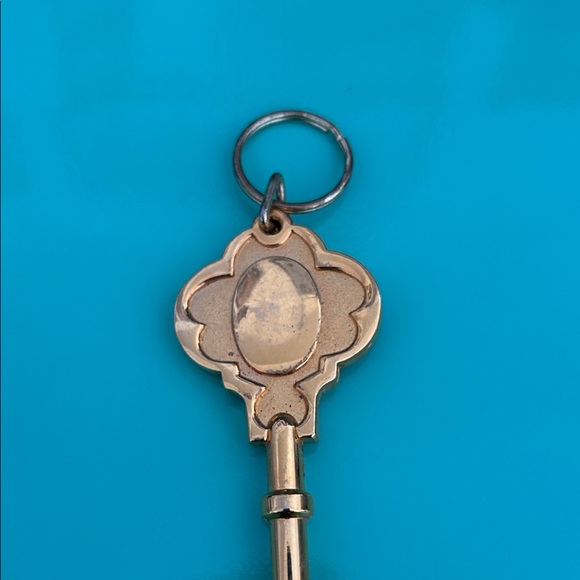 Disney Grand Floridian Keychain - Picture 5 of 5